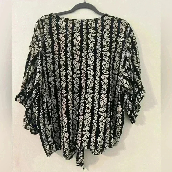 Lola P NWT flowy boho shirt size M (G105) - Picture 2 of 8